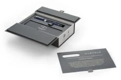 Parker® Parker Duofold Classic Blue & Black International Vulpen -Winkel Voor Kantoorartikelen 1947985 Parker Duofold Classic Blue and Black International Fountain Pen 3