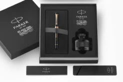 Parker® Parker Duofold 135 Years Anniversary Black GT Vulpen 12 Parker® Parker Duofold 135 Years Anniversary Black GT Vulpen -Winkel Voor Kantoorartikelen Parker Duofold 135 Years Fountain Pen GT 6