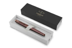Parker® Parker IM Monochrome Burgundy Vulpen -Winkel Voor Kantoorartikelen Parker IM Monochrome Burgundy FP 6