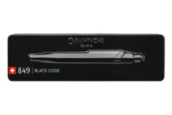 Caran D'Ache 849 Black Code Balpen 5 Caran D'Ache 849 Black Code Balpen -Winkel Voor Kantoorartikelen carandache 849 blackcode 3